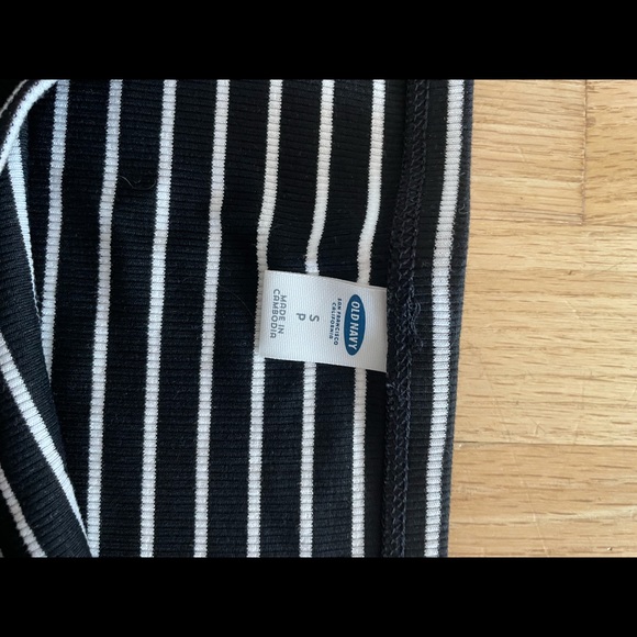 Old Navy Off the Shoulder Dress - Picture 3 of 3